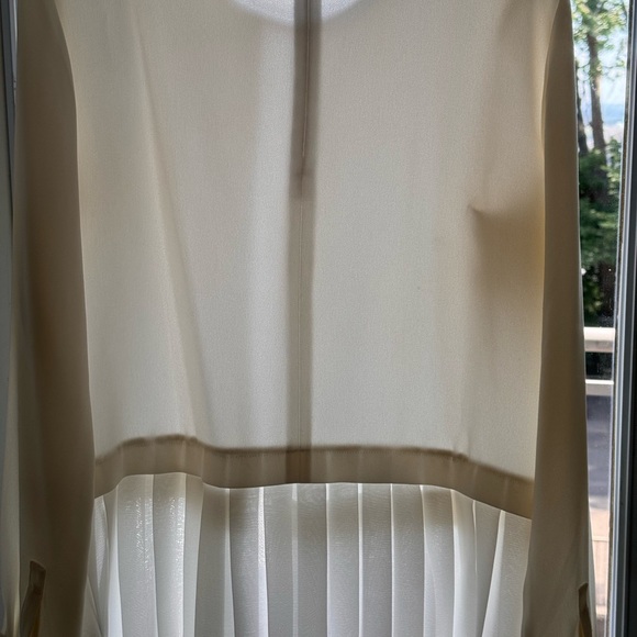 Beautiful Club Monaco blouse - Picture 7 of 9